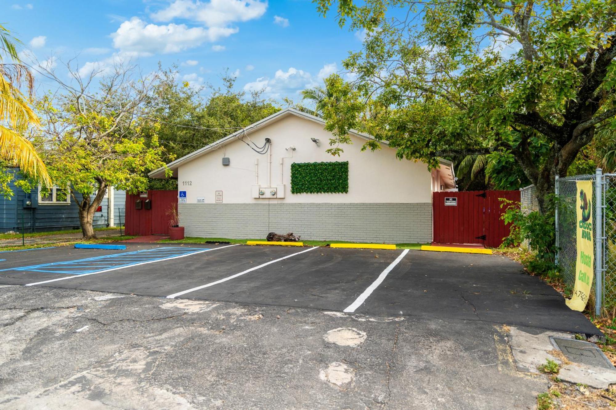 A Pousada Crocodhouse Early Check In Eight Years Hosting Fort Lauderdale Exterior foto
